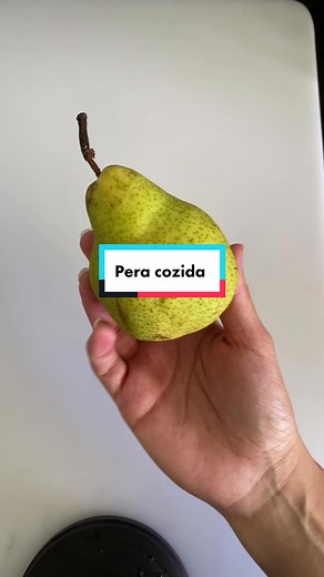 Receita Rápida de Pera Cozida no Microondas para Crianças