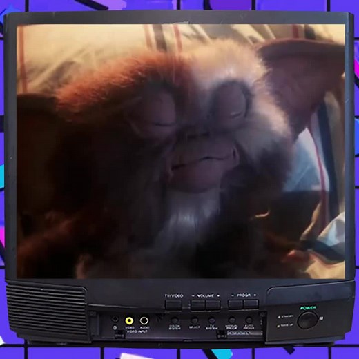 📺😱'Gremlins' en la clásica escena 'no les eches agua que se reproducen'. | DeMemoria