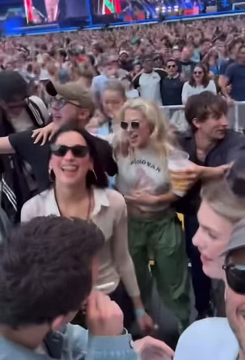 Anaïs Gallagher Source on Instagram: "New short video of Anaïs at Oasis second night in Wembley last saturday! #anaisgallagher #oasis"