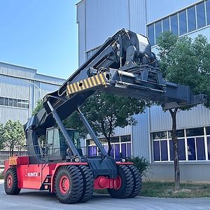 [Hot Item] 45 Ton Port and Container Lifting Truck 45 Ton Reach Stacker Rtx450 Empty Container Port Equipment Front Lift