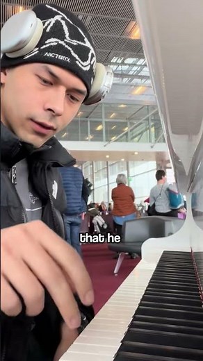 World-Class Pianist Shocks Airport Travelers
