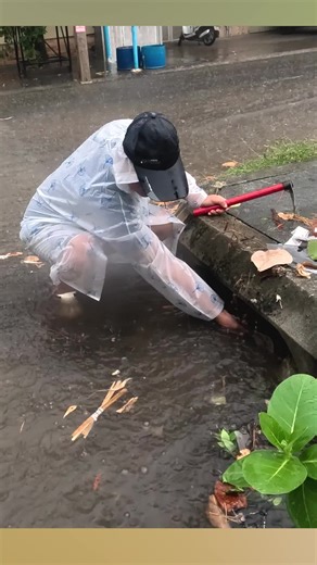 Massive Garbage Blocking Sewer - Watch It Get Cleared!