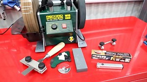 Ideal for general household tasks and workshop duties — such as woodworking as well as sharpening knives and gardening tools — the Record Power WG250 Wetstone Grinder (Order Code: R895) produces impressive results accurately, easily and efficiently. It’s the outcome of research carried out in conjunction with industry-renowned turners and woodworkers who examined other machines on the market and advised how to improve on what was available. As a result, the Record Power WG250 Wetstone Grinder wa