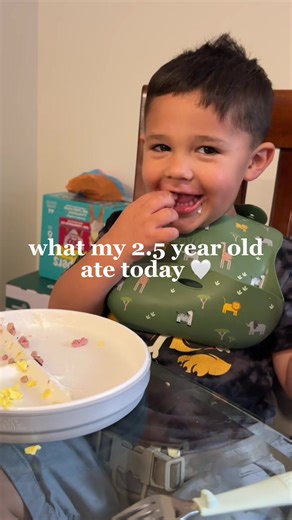 Everyone please give a round of applause to Andy’s dedication & filming skills 🙂‍↕️ #wmkeiad #whatmytoddlereats #toddlermeals #toddlermealideas #wieiad