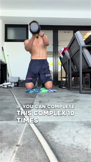 This complex is so good; it hits everything. Swings, presses, tactical cleans. All with one bell you can do this too. I used 16kg here, but I usually go for 24kg. Try this, and see the results. Consistency compounds. #consistencycompounds #hometraining #fyp #kettlebell #foryoupage