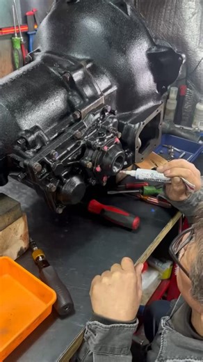 Shade Tree Mechanic on Instagram: "1953 Bel Air Cast Iron Powerglide Rebuild. Assembly #ShadeTreeMechanic #TomuraGarage #OldSchoolMechanic #EngineRebuild #MeasuringEverything ClearanceIsEverything NoGuessing"