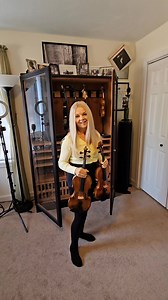 Hi, I'm Máiréad Nesbitt😁🎻 some fun facts! See more on my Patreon! Thank you to everyone there for your support🤍 www.patreon.com/maireadnesbitt #maireadnesbittcelticviolinist #celticViolinist #maireadnesbitt #patreon | Máiréad Nesbitt Celtic Violinist