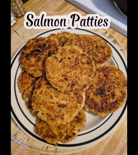 Salmon patties #cooking #easyrecipe #easymeals #food #eat #protein #healthyfood #heathyrecipe