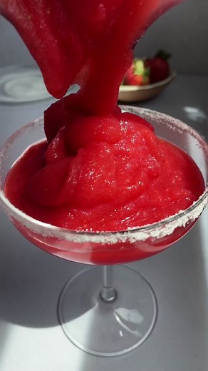 Easy Frozen Strawberry Margarita Recipe