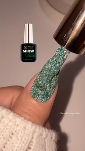 Zobacz ten błysk w kolorach Show Glow @nc_nails_company ✨✨ Podoba Ci się taki przegląd kolorów? Daj znać 💬 #flashnails #reflectivenails #reflective #christmas #christmasnails #winternails #winter #wintervibes #showglow #ncnailscompany #nailscompany #polskiepaznokcie #manicure_ideas #nailsinspiration #nailsnailsnails #nailsinspo #collection #wintercollection #święta2024 #nailstagram #nailsonfleek #uñaslindas #almondnails #manikiur #manikiuras #nailsdesing #tutorialnails #nailstutorial #paznokcie