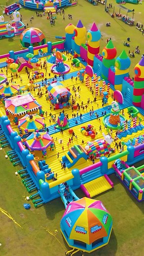 The Big Bounce America on Instagram: "🌍🚀 WE PUT THE BIG INTO THE BOUNCE! 🌟✨ As the largest touring inflatable event in the world, we’re here to deliver BIG thrills, BIG laughs, and BIG memories! 🎪💥 💫 Get ready for an action-packed day suitable for all ages! 🚀 Explore the most unique and exciting custom-built inflatables ever made! 🎪 HUGE bounce houses, 24K sq ft that redefine fun! 🎉 Various sessions tailored for different age groups! Take our quick quiz if you’ve got a mix of ages and d