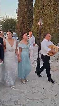 Sunset kiss! #bridesmaids #wedding #bride #weddingceremony #weddingevent #love