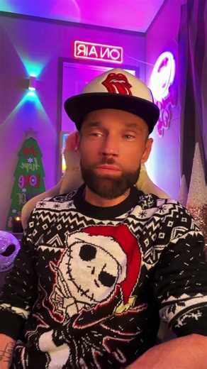 We live! Come say hi 👋 MERRY XMAS AND HAPPY NEW YEARS 🙌🥳 #fyp #live #hello #xmas #newyear