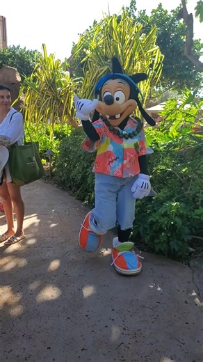 Max (Goofys Son) at Disney's Aulani #disney #aulani #hawaii #disneycharacter #max #goofy #shorts