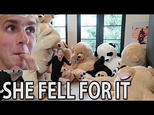 PRANKING ALISSA WITH GIANT TEDDY BEARS (scared her)