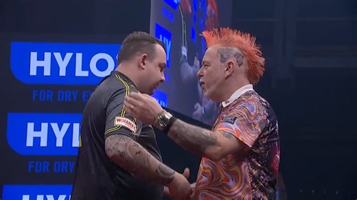 HUYBRECHTS KO'S WRIGHT!Look away Peter Wright...🫣The former World Champion busts 130 to allow Huybrechts back to the board, who capitalises on the Scots' mistakes and wins 6-3!📺 https://t.co/YyBPPwoMK8#ET4