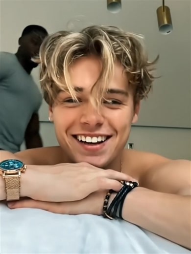 "I'm SO Hot" – Blonde Guy Forgets Camera's On... Big Mistake! 😂👀 #Bl...