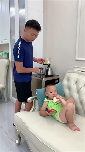 Watching a trick every day, each different and unexpected