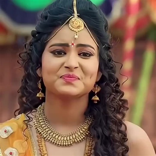 Girl Curses Sister to Become a Lizard in Movie Scene