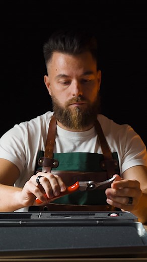 ✂️ FELCO Atelier – The Art of Precision There are objects you buy. And others you create with your own hands. With FELCO Atelier, assemble the legendary FELCO 2 pruning shear yourself — piece by piece. Feel the weight of Swiss craftsmanship, the click of each screw, the precision of each blade coming together under your fingertips. This is more than a tool. It’s an experience — a moment of pride, focus, and connection to a legacy that has shaped generations of makers. ✨ Build it. Feel it. Make i