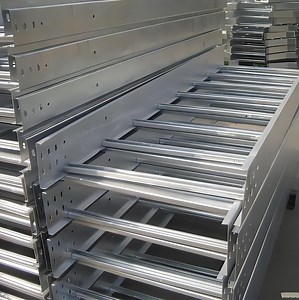 [Hot Item] High Quality Fully Enclosed Cable Tray Galvanized Fireproof Spray Painted Cable Tray