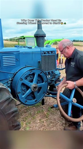 Why Does This Tractor Need Its Steering Wheel Removed to Start?#LanzBulldog #VintageTractor #OldMachines #MechanicalEngineering #ClassicTechnology #FarmMachines #EngineeringMarvel #DieselEngine