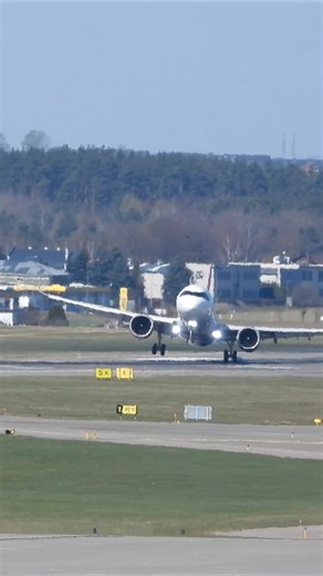 Insane crosswind landing – last second correction.