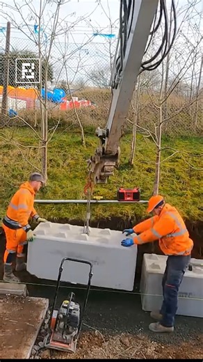 Building House With Giant Lego Blocks!! | Fossbytes