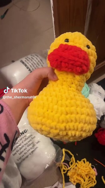 Free handed this ducky hahaha should I write a pattern for it #crochet #amigurumi #crochettiktok #crochettok #duck
