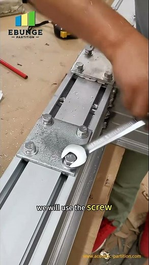 How to Connect a Movable Partition on an Aluminum Track Using a Square Plate