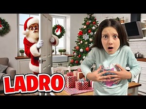 AURORA and NOEMI are AFRAID OF SANTA CLAUS! *he's a thief*