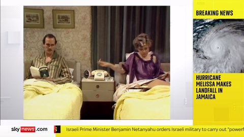 Tributes paid to Prunella Scales