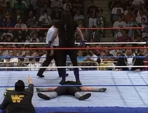 On August 29, 1994 WWF’s 7th annual SummerSlam took place in front of 23,000 fans at the newly opened United Center in Chicago, Illinois, which had opened just 11 days earlier. The pay-per-view had two main events. The first pitted Owen Hart against his brother and WWF Heavyweight Champion Bret Hart in a steel cage match. Bret won the match, but the storyline feud escalated after Owen and his brother-in-law Jim Neidhart attacked Bret after the match. The other main event was a match between the 