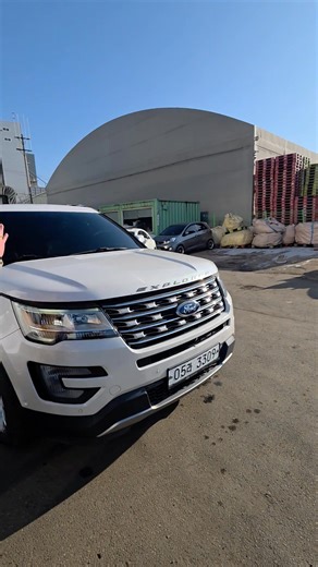 🔥FORD EXPLORER - MADE IN USA🔥ЗАХИАЛГА (7-14 хоногт) Үнэ: 2016 - 48 сая 🚗 Хөдөлгүүр ба Гүйцэтгэл ✅ 2.3 ecoboost эсвэл 3.5 энгийн моторын сонголттой ✅ 4WD (бүх дугуйн хөтлөгч), Элс, цас, шавар бартаат замын горимтой ✅Хаалга түлхүүргүй онгойлгох систем ✅230 вольт тог гаргагч ✅Борооны мэдрэгчтэй ✅Sunroof / Хос лүүк ✅Автомат багаж хаалга ✅Автомат хурд баригч ✅Сохор бүсийн анхааруулга ✅Эгнээ баригч систем ✅Арын камер, мэдрэгчтэй ✅Тэнцвэрийн хяналтын систем ✅Явган зорчигч таних аюулгүйн систем ✅7 хү