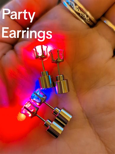 Looking for a fun and unique accessory? 🎁✨ These blinking LED earring studs are a playful statement piece that lights up any event. Great for party favors, concerts, festivals, or gifts for anyone who loves fun jewelry. #blinkingeerings #ledearrings #lightupearrings #flashingearrings #festivalaccessories