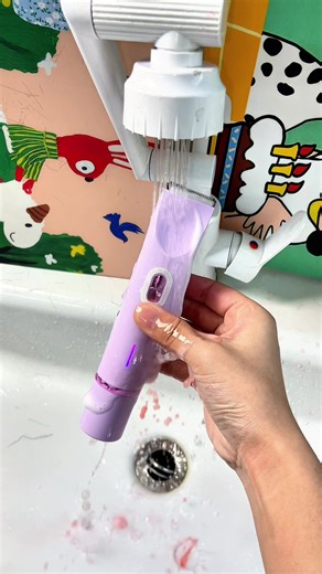 Essential Foldable Bikini Shaver for Travel