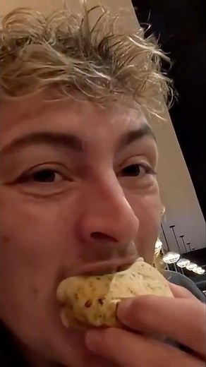 Weirdest American Food I’ve Ever Tried! 🤯🇺🇸 #fyp #foryoupage #usa #usafood #FoodTok #foodie food