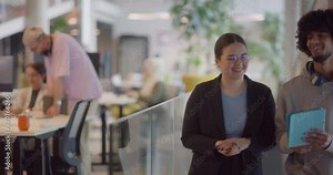 A diverse group of colleagues exchange business experiences, engage in collaborative problem-solving, and work together in a relaxed, modern office interior, demonstrating the value of teamwork and