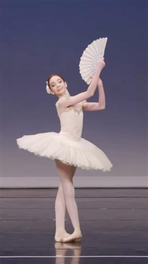 Miss Violet Marti and her exquisite footwork🩰