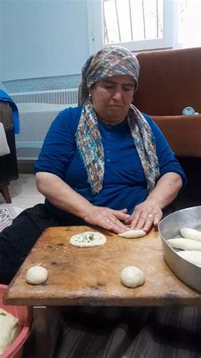 Şeker Teyze on Instagram: "#poğaçayapımı"