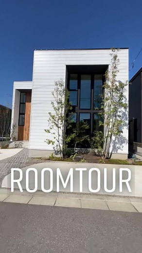 モデルハウストリップ！こちらのお家は現地で販売会も行っています！デザイン性の高い規格住宅🏠🎉実際に見学もできます💁‍♀️ぜひホームページへ！ルームツアーはYouTubeにもアップしてます😊⭐️#家 #注文住宅 #ルームツアー #roomtour #お部屋紹介 #間取り #戸建て #一軒家 #openhouse #新築マイホーム #規格住宅 ##ルームツアー動画 #room #ホテルライク