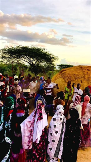 ##somalidaminneapolis #somalidagermany🇩🇪🇸🇴 #somalidacanada🇨🇦 @Abwaan Ahmed Budul @shugri__argsaan @Quen bulale @Tahlil .photographer📸📸 @Xaafid—yare 💚🤍💛 @007 @M M Designer 007 