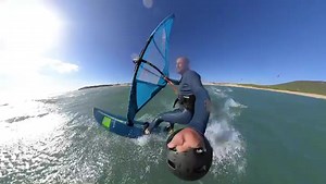 18K views · 224 reactions | @ben_proffitt • When doing ‘one handed back loops’ I always recommend to carry something to help counter balance the power in the rig. In this video I’m using a bowling ball!   Insta360 #windsurfing #windsurfen #windsurf #WindsurfingTV | Windsurfing.TV | Facebook
