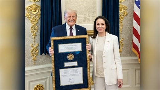 Nobelio taikos premijos troškęs D. Trumpas gavo apdovanojimą, bet ne savo: sureagavo komitetas