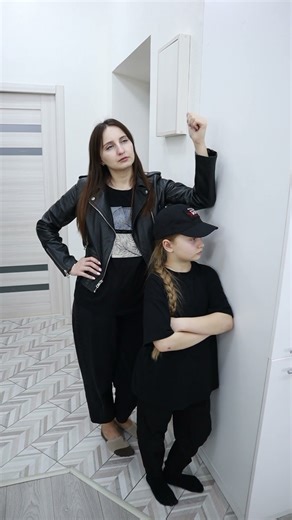 Knocking on the wall 😃🕶 Tiktomiki short video