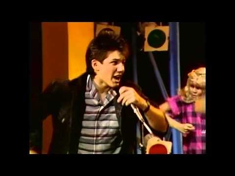 KIDS Incorporated - Neutron Dance (1986 - 720p60f Live Remaster)