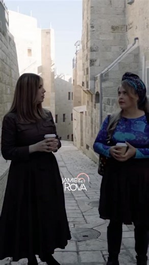 Ariella Zeitlin, an incredible violinist with a powerful story, has faced immense challenges. Despite it all, she continues to share her light through music and faith. In the latest episode of Jamie in the Rova, we dive deep into her journey to sobriety and the inspiration behind her newest album. Click on the link in my bio to watch the full conversation! | Jamie Geller