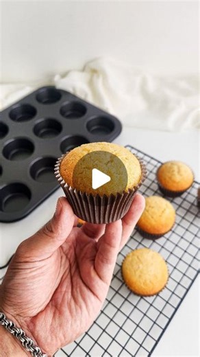 Chef Douglas Santos | Confeitaria | Gastronomia | Aqui está a receita valiosa 👇🏻 🧁 Cupcakes 2 ovos 170g de açúcar refinado 95g de óleo 105g de leite integral 130g de farinha de trigo 45g... | Instagram