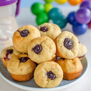 This banana blueberry muffin is a non-crumbly spongey muffin perfect for little ones, baby led weaning finger food Full Recipe: https://mykidslickthebowl.com/muffins-for-baby-banana-blueberry/ My blog is supported by @Countdown Supermarkets, they kindly gifted the ingredients for this recipe production #lovecountdown | My kids lick the bowl