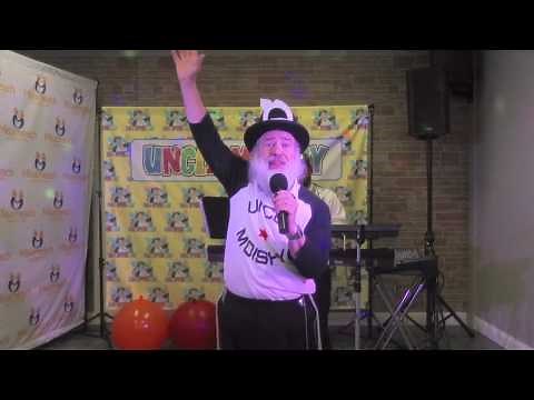 Uncle Moishy sings at Misameach!
